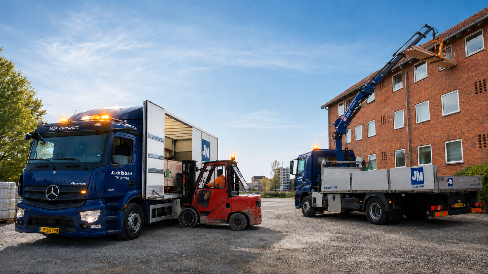 J&M Transports forvogn og kranbil i arbejde