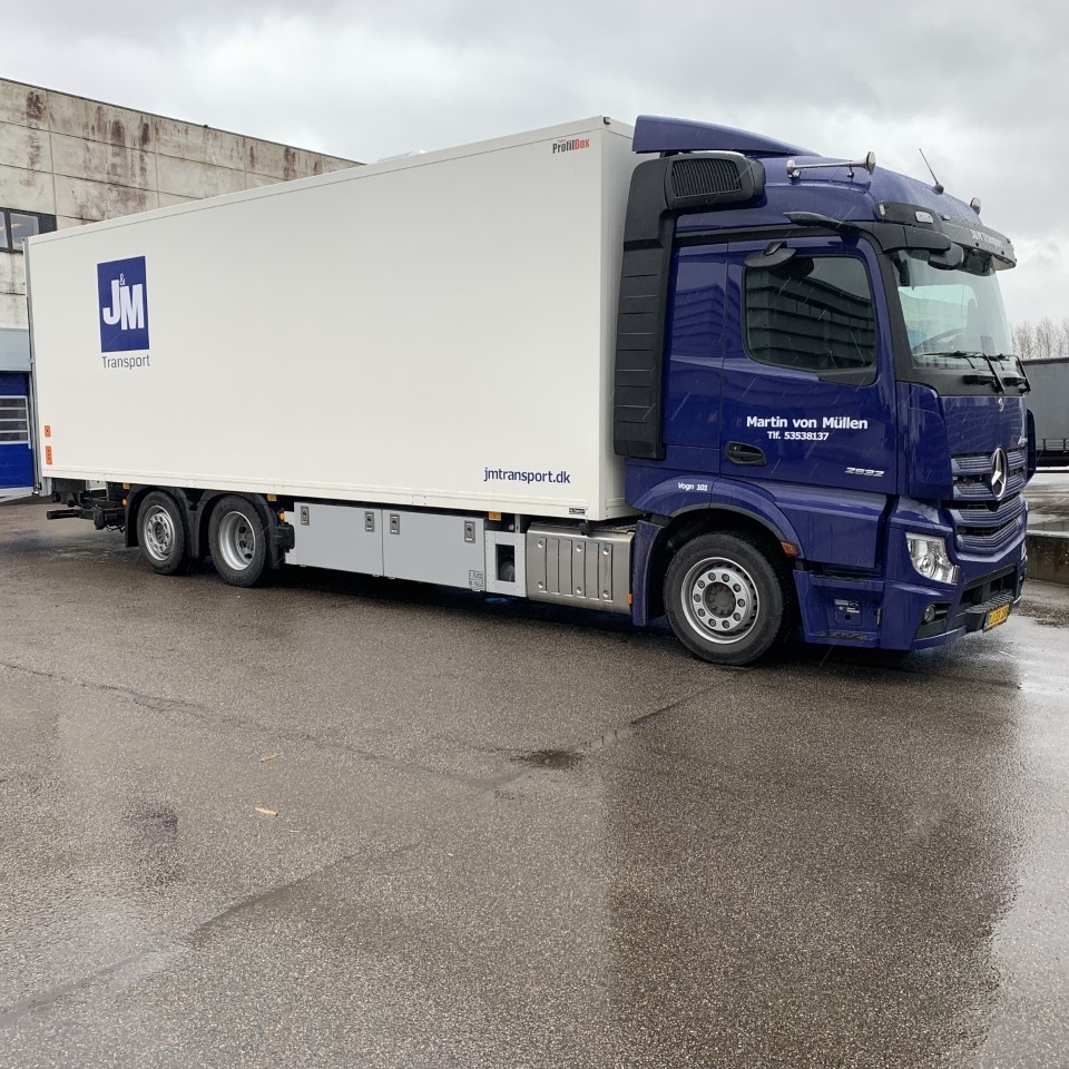 J&M Transports 21 pallers bil
